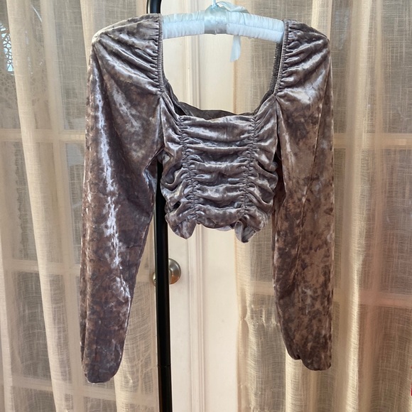 H&M Ruched top - Picture 1 of 4